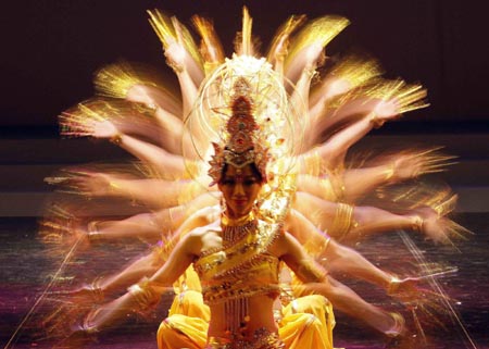 Thousand-hand Bodhisattva performance