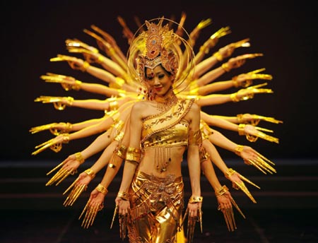 Thousand-hand Bodhisattva performance