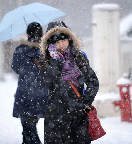 Heavy snow sweeps Beijing and other regions