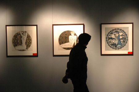 Hangzhou folk kirigami exhibition opens