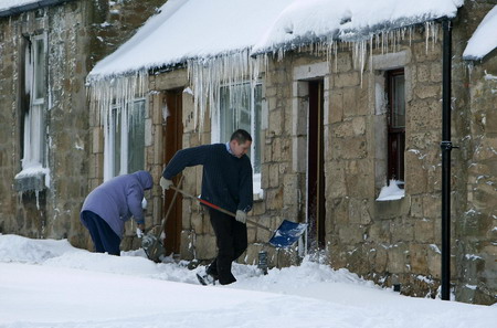 Blizzards sweep across England