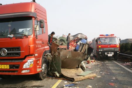 2 killed, 6 injured in highway pileup in C China
