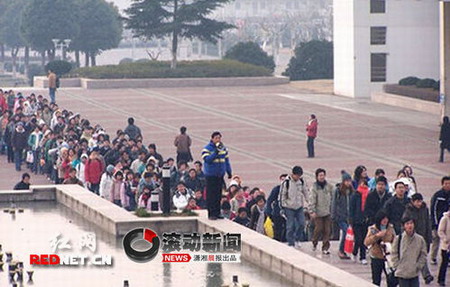 College students line up for hours for a seat