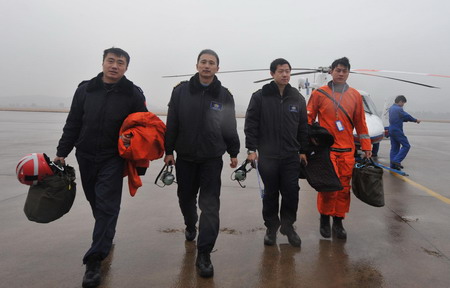 Pilots perform at newly-built Zhoushan Rescue Base