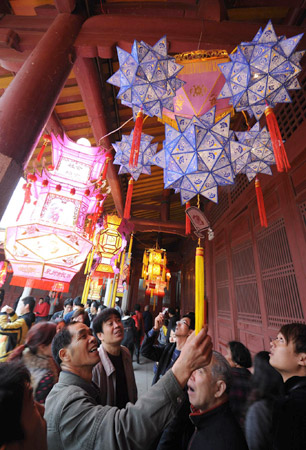 Lanterns hung up in E China temple