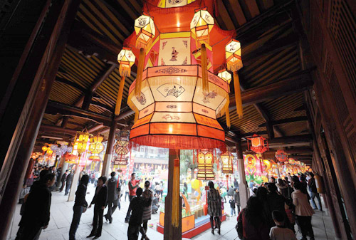 Lanterns hung up in E China temple