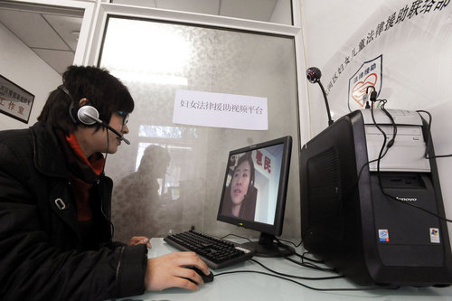 Women get legal service via webcam in Shenyang