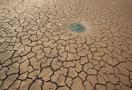 People struggle against drought in SW and S China