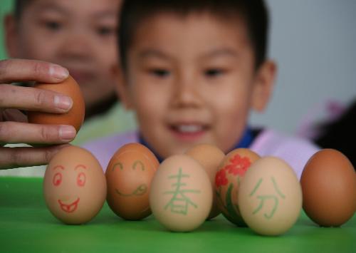 Erecting eggs to greet vernal equinox