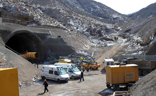 Rescue continues after railway tunnel collapses in N China