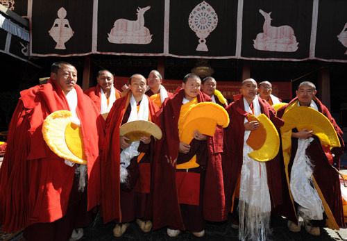Nine lamas receive highest academic degree