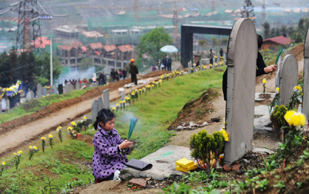 Mourn for Wenchuan quake victims