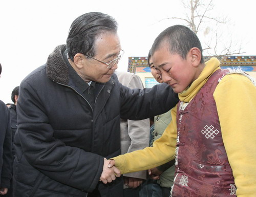 Chinese Premier continues visit in quake-hit Yushu