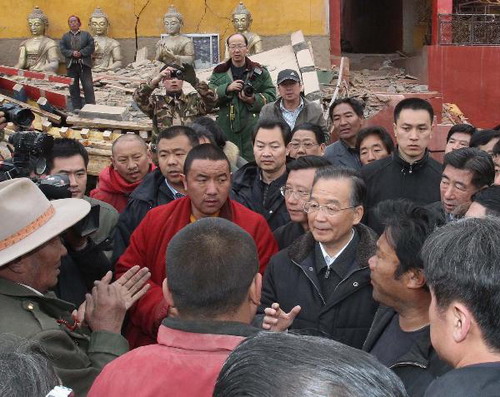 Chinese Premier continues visit in quake-hit Yushu