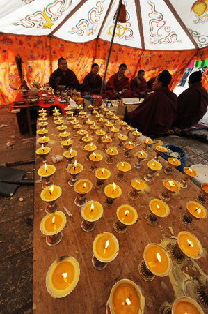 Monks pray for quake victims