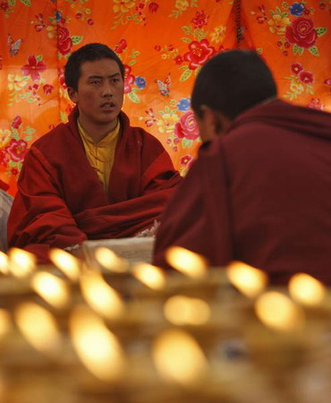 Monks pray for quake victims