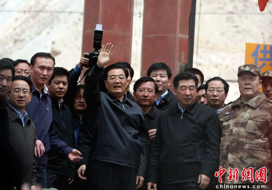 President Hu visits quake-hit Yushu