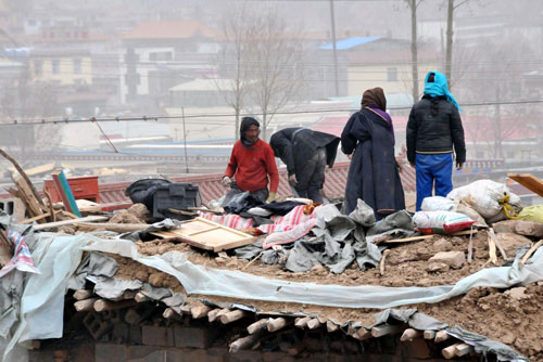 Life goes on in Yushu