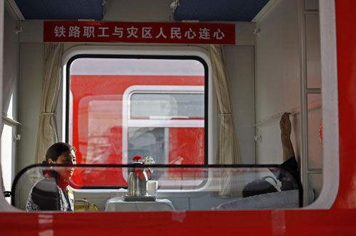 Quake victims receive treatment in Xi'an