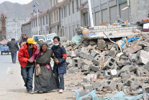 Young people volunteer in Yushu