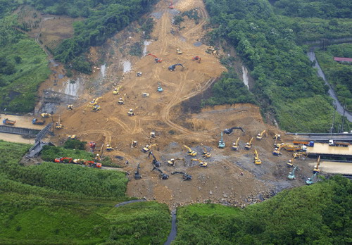 Rescue effort underway for landslide survivors in Taiwan