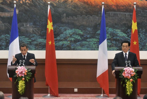 President Hu welcomes French president