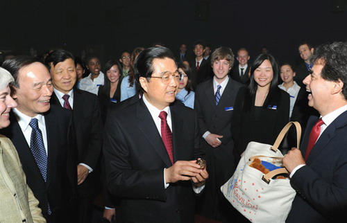 President Hu visits Shanghai Expo