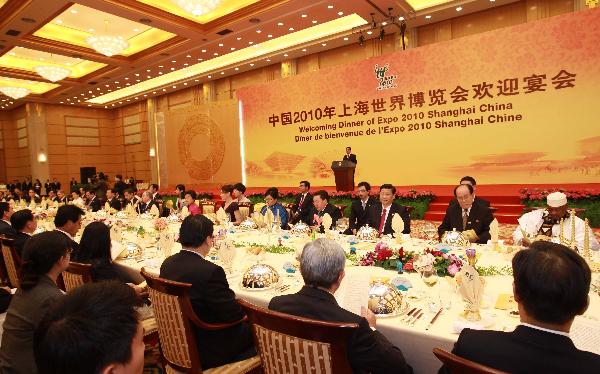 Hu welcomes foreign dignitaries before Shanghai Expo opens