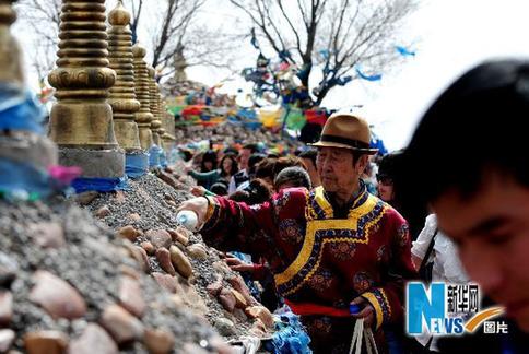 Thousands honor Genghis Khan in annual memorial rites