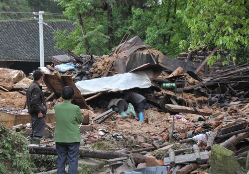 Heavy rain hits Hunan, at least 5 dead