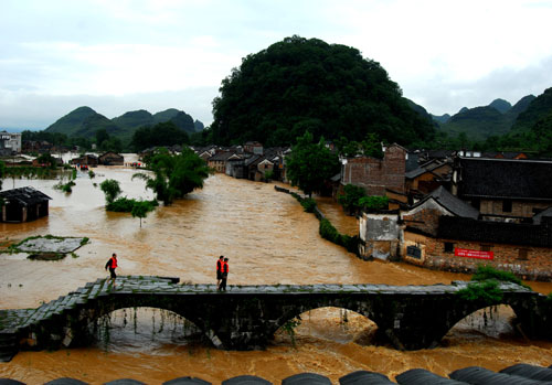 Cities in S China affected by heavy rain