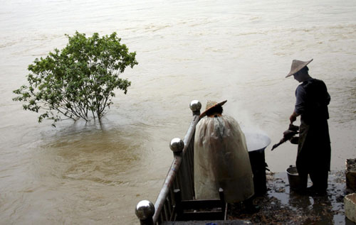 Cities in S China affected by heavy rain