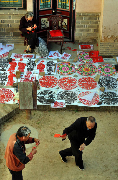 Traditional 'dikeng' wedding in Henan