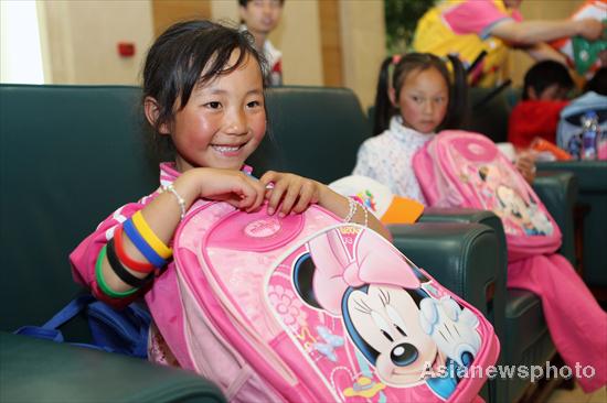 Yushu orphans visit Beijing for Children's Day