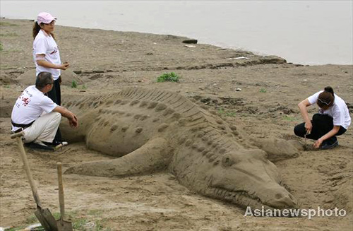 'African crocodile' comes ashore in Wuhan