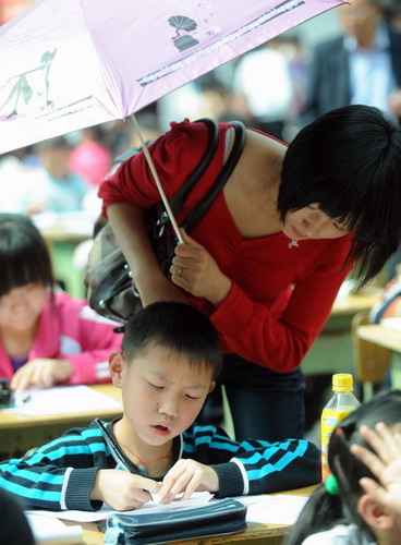 1,000 take part in calligraphy contest in SW China
