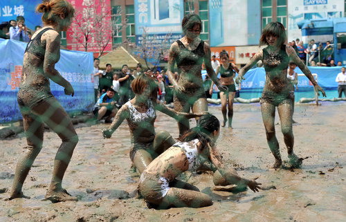 Soccer babes fight in mud to herald World Cup