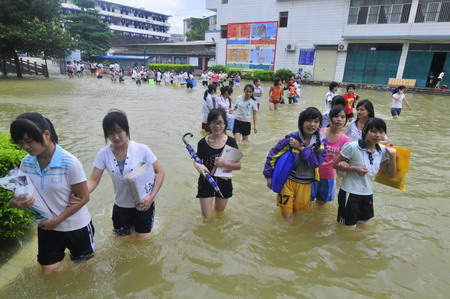 Students prepare for college entrance exam in flood-hit Guangxi