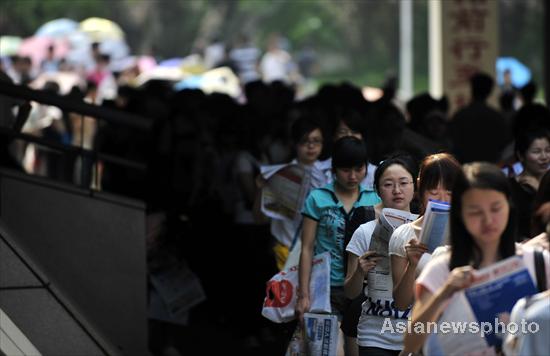 Graduates compete for 10,000 jobs