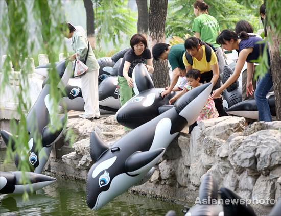 Kids release 'whales' in Beijing