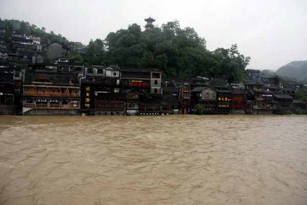 Heavy rainstorms hit Central China