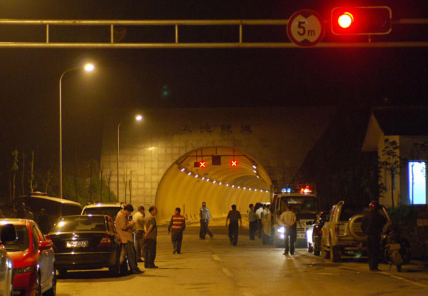 Tunnel flooding accident kills 4 in SW China