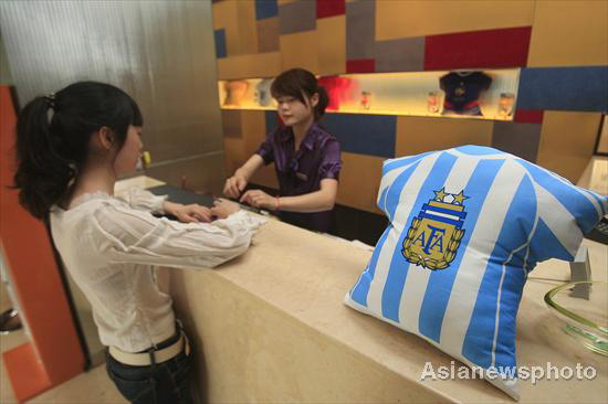 World Cup hotel in Wuhan woos soccer fans