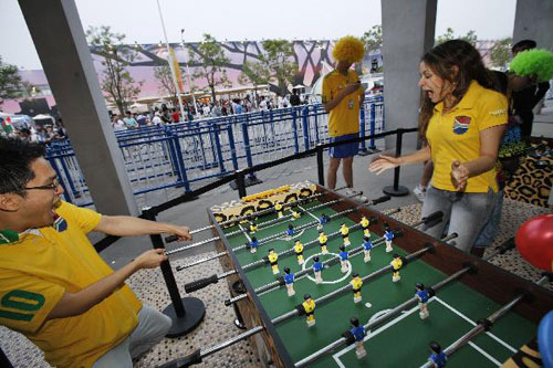 China cheers for World Cup