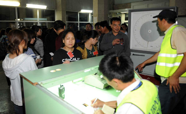 Two flights take Chinese back home