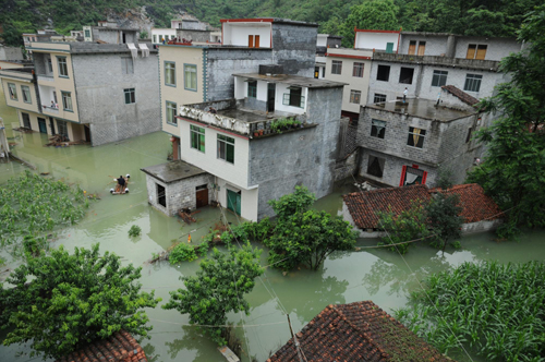 Rainstorms to continue lashing S China