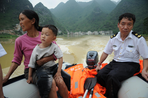 Rainstorms to continue lashing S China