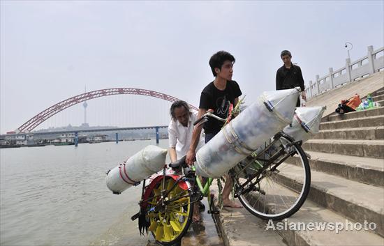 Water bike helps man cross river