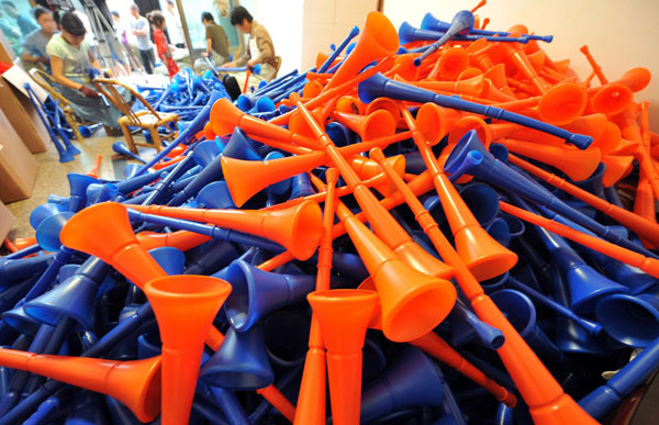 China cashes in on vuvuzela fever