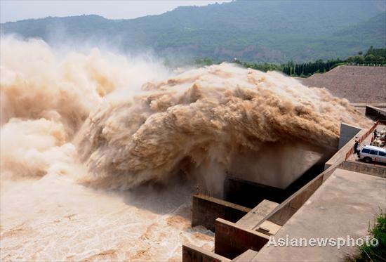 Desilting project at Xiaolangdi Reservoir on Yellow River